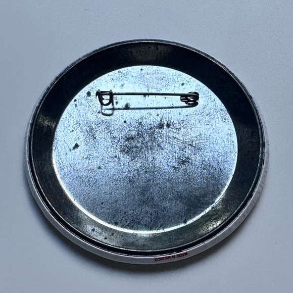 Disney Epcot Holidays Around The World Button 2000 Pin - Picture 2 of 6